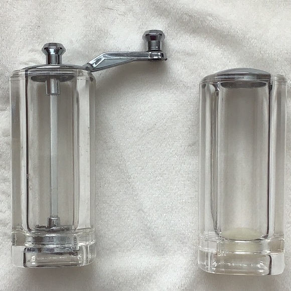Vintage Mid-Century Clear Acrylic Salt Shaker and Pepper Mill by Mr. Dudley - Picture 3 of 7